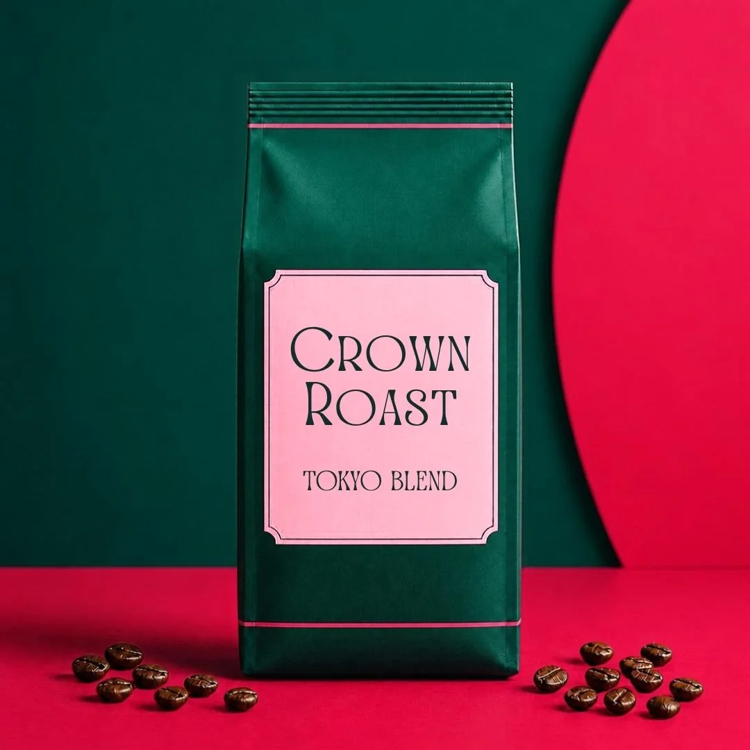 淡いピンクのラベルにTOKYO BLENDと書かれたコーヒー豆パッケージ